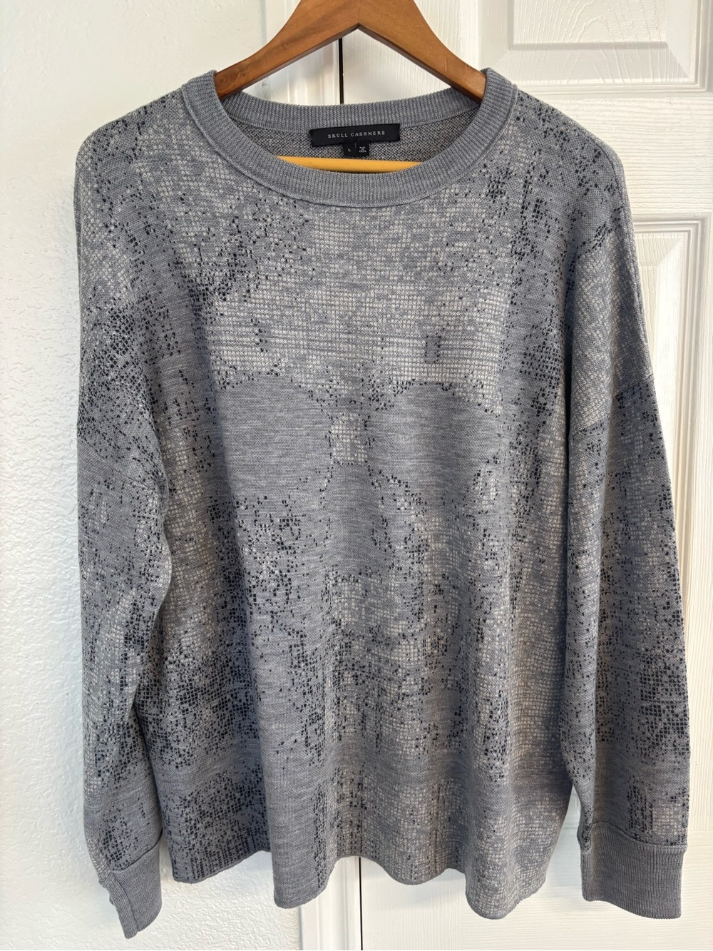 Skull Cashmere Gray Abstract Pixel Print 100% Wool Rare Cozy Sweater Size L‎